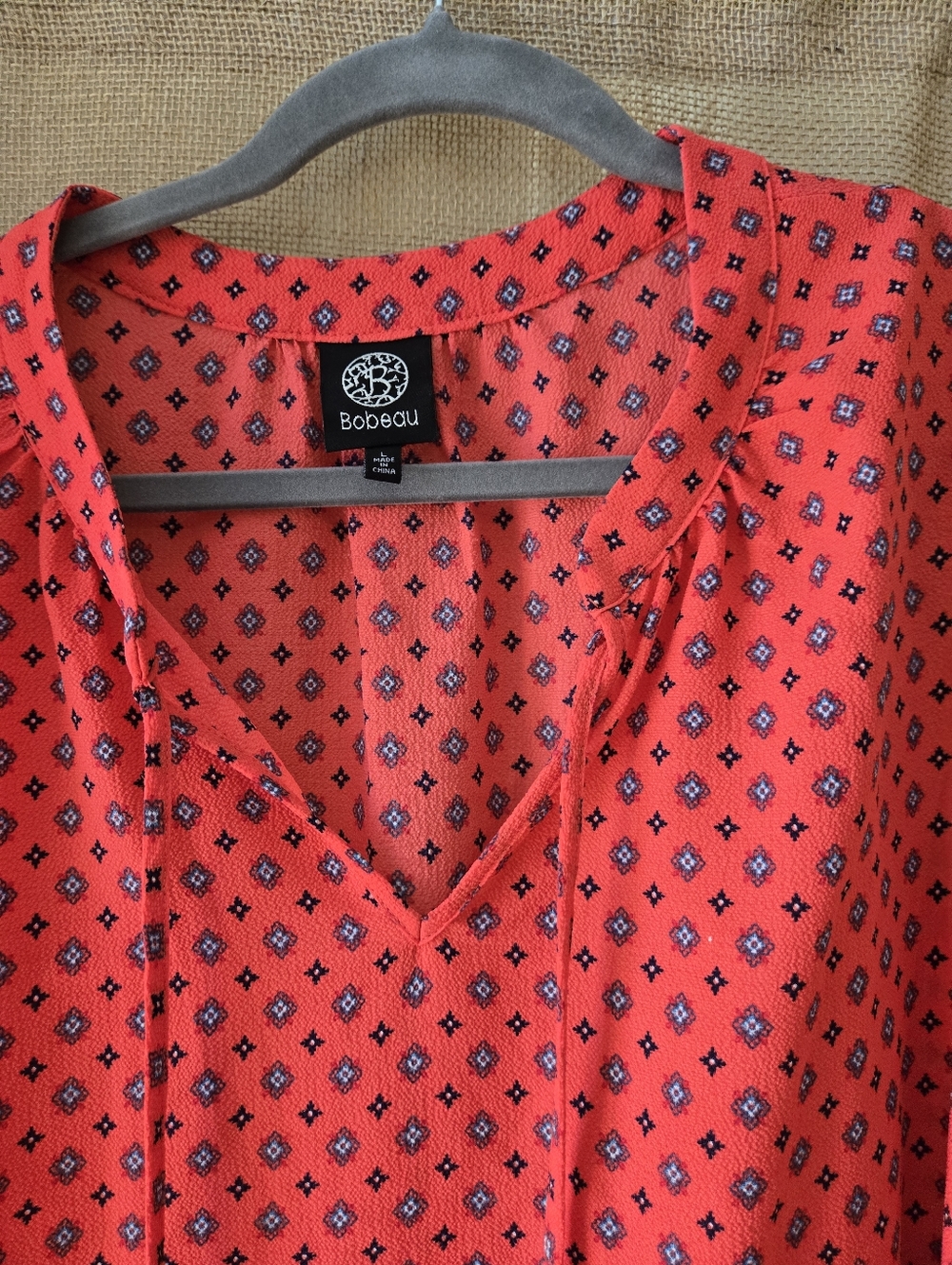 NWOT Women's Bobeau Red Sleeveless Tie V Neck Print Camisole Diamond Paisley L - Picture 4 of 11